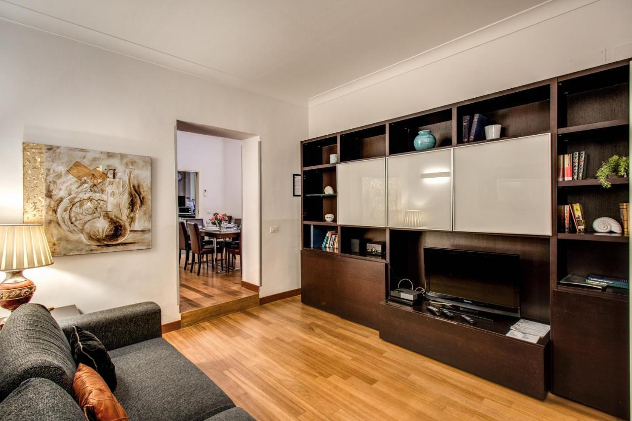 Holiday Apartment Bernini Near The Trevi Fountain - 4 Bedroom Roma Exterior foto